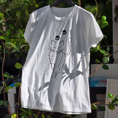 Maglia con design gatti stilizzati