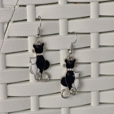 Orecchini gattino nero e bianco in love