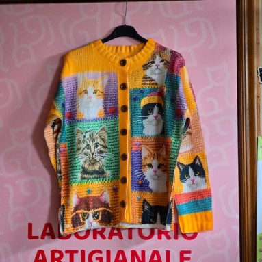 Giacca senape con gattini